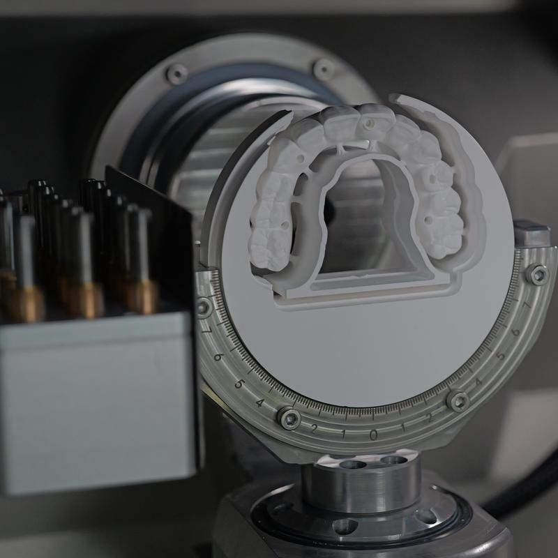 8Pro 5-Axis Dry Wet Dental Milling Machine 3.7kW for Zirconia Blocks