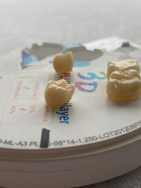 3D Plus Multilayer 43% -57% 6 Layers 3D Multi-layer Zirconia Dental Block / Zirconia Blank Disc for CAD CAM Opening System