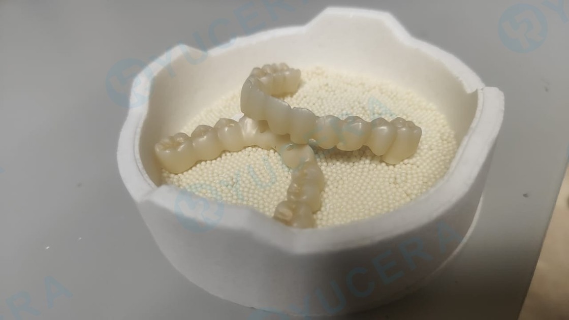 43%-57% Translucency 700-1200 MPa Bending Strength YUCERA Dental 95mm CAD/CAM 4D Pro Multilayer Zirconia Block