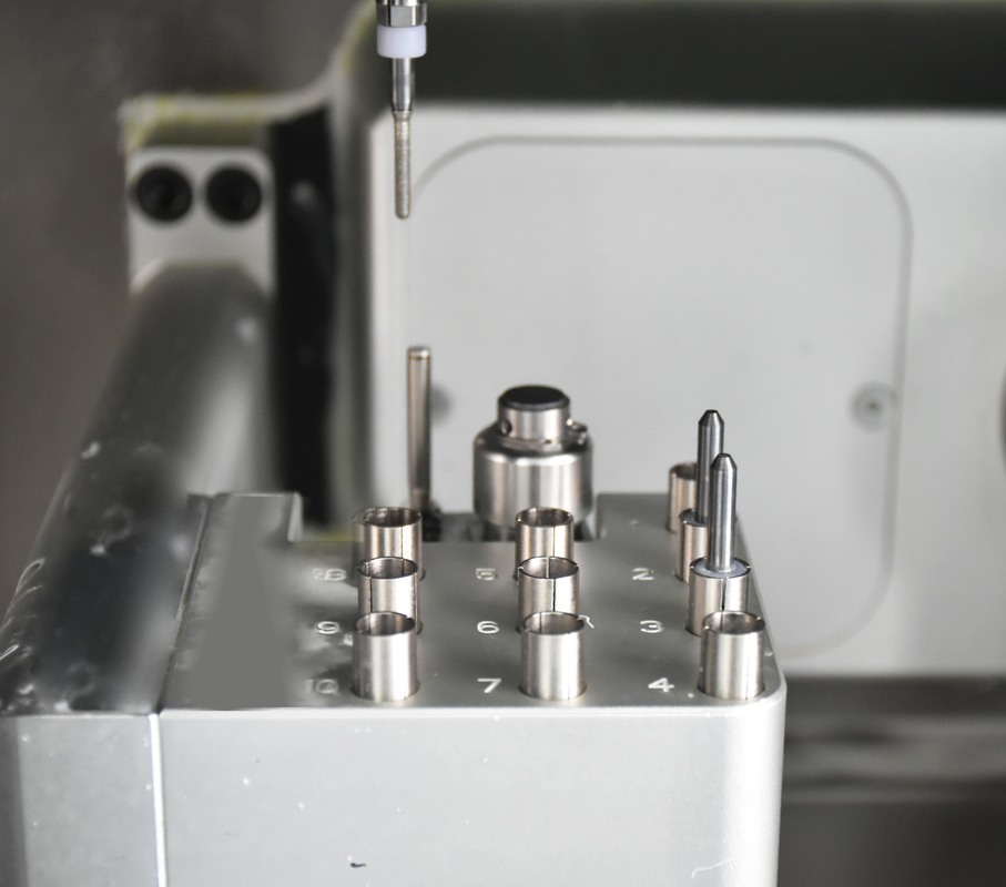 Yucera YRC-6X 5-Axis Wet Dental CAD CAM Lithium Disilicate Milling Machine for Dnetal Lab and Clinic