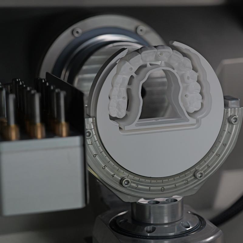 Yucera High-Speed Processing Machine with Low Noise Operation for Comfortable Lab Environment Cadcam Dental Machine