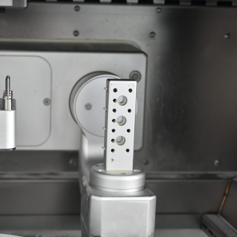 Yucera 5 Axis Zirconia Dental Machine Wet Milling Dental  Cad Cam Milling Machine for Lithium Titanium