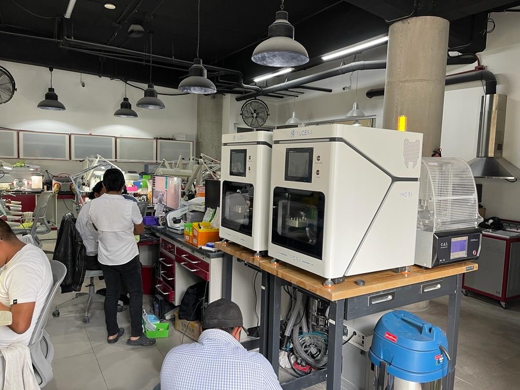 5-axis Dental Wet Milling Machine Yucera Yrc 6x Dental Cadcam Milling Machine for Disilicate Lithium and Composite