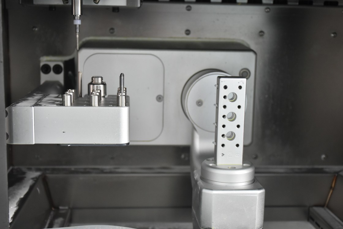Yucera YRC-6X Wet Milling Machine Dental Cad Cam Milling Machine for Dental Laboratories for Dental Clinic