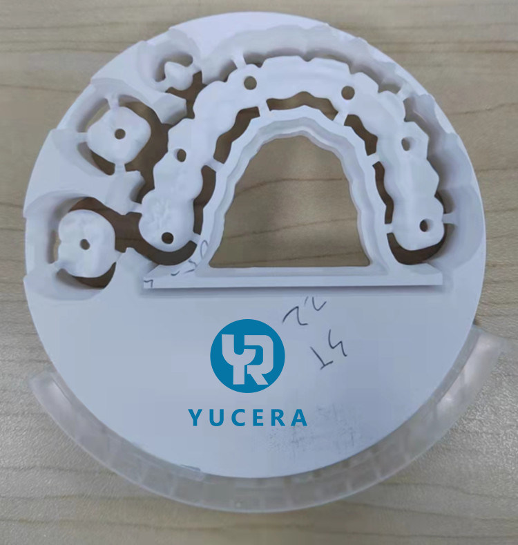 YUCERA 4 eksen 5 eksen CAD CAM Diş Freze Makinesi Zirkonyum Zirkonya Blokları Cam Seramik Acclarent ve Diğer Diş Ekipmanları için