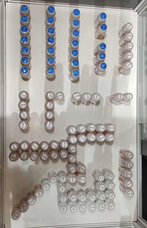 Çözümler Yucera 18 Renkli Seramik Zirkonya Boyama Kiti Diş Laboratuvarı Kreasyonları için Doğal Parlaklık